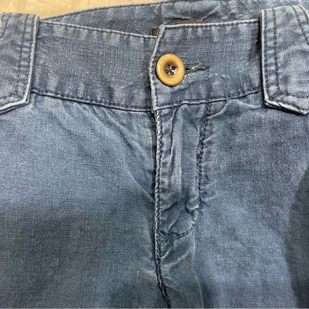 Express wide leg ladies blue capri pants. Super cute! Size 8.